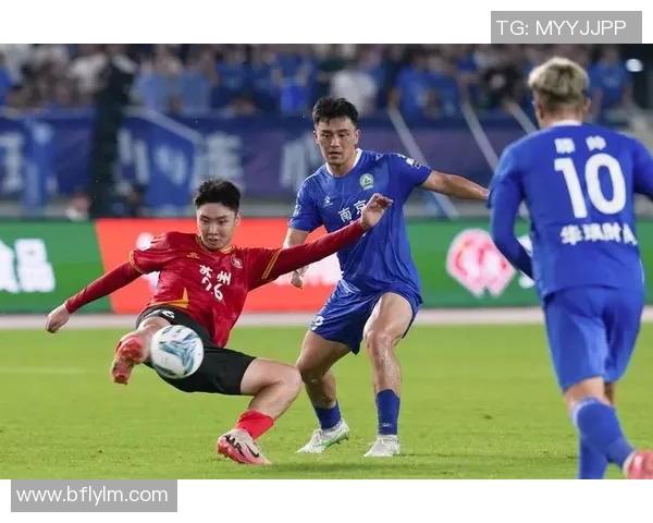 南京足球队的逆袭之旅：从低谷到辉煌的奋斗历程与荣耀时刻