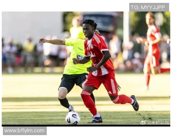 足球明星化身路人意外现身拜仁训练场引发球迷热议